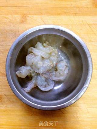 西兰花炒虾球的做法步骤:3