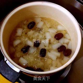 雪梨胎菊银耳羹的做法步骤:5