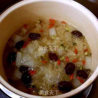 雪梨胎菊银耳羹的做法步骤:6