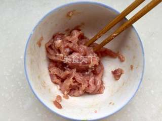 黄瓜口蘑炒肉片的做法步骤:3