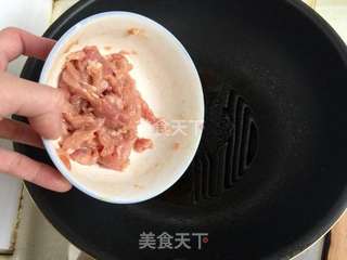黄瓜口蘑炒肉片的做法步骤:5
