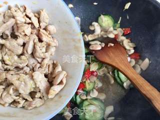黄瓜口蘑炒肉片的做法步骤:10