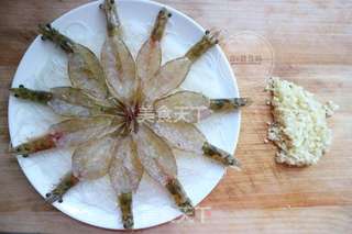 蒜蓉粉丝虾的做法步骤:3