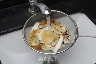 广东老火靓汤-竹笙粉葛海底椰汤的做法步骤：1