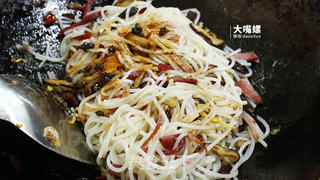 干炒好欢螺螺蛳粉丨大嘴螺的做法步骤:7