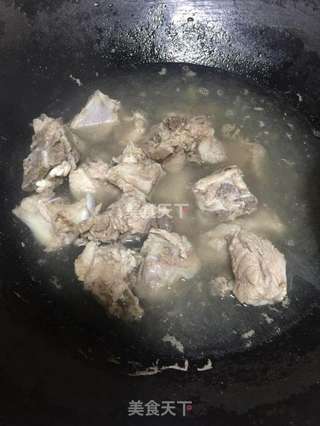 老干妈豆豉烧排骨的做法步骤:2