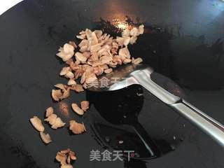 猪油渣虾仁蛋炒饭的做法步骤：2