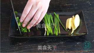 剁椒蒸鱼头的做法步骤:2