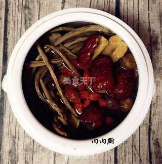 老广秋冬保健靓汤之茶树菇炖鸡#肉肉厨的做法步骤:8