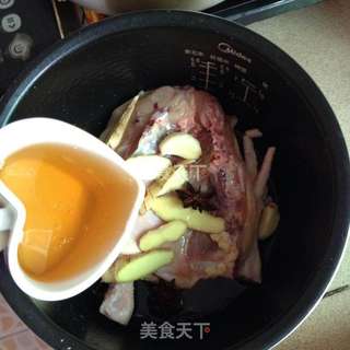 电饭煲三杯鸡的做法步骤:3