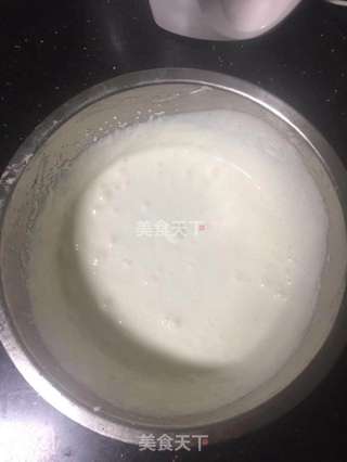 #柏翠大赛#【青花瓷拨浪鼓】手绘慕斯蛋糕的做法步骤:5