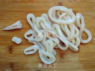 空炸鱿鱼圈的做法步骤:3