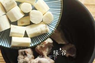 罗汉果淮山猪骨汤的做法步骤:4