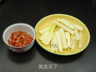 茭白炒意面的做法步骤:2