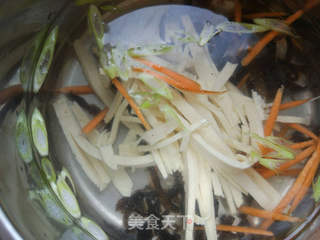家常酸辣汤的做法步骤:2