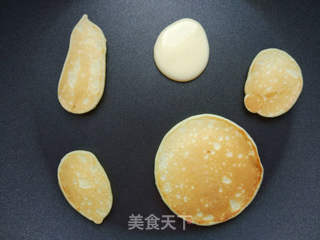 小兔子香蕉松饼的做法步骤:7