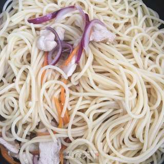 牛油果鸡肉意面的做法步骤:7