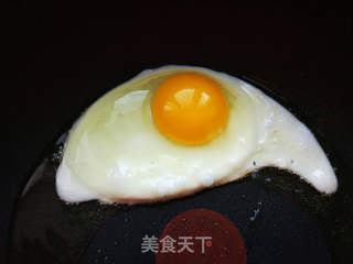 辣白菜炒鱿鱼花盖饭的做法步骤:6