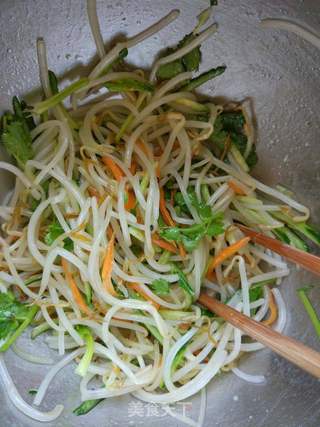 炝拌豆芽的做法步骤:6