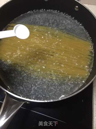 肉酱意粉(附肉酱做法)的做法步骤:2