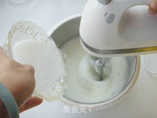#柏翠大赛#大白酸奶戚风蛋糕的做法步骤:3