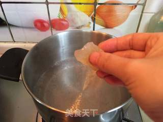 百合鸡头米甜汤的做法步骤:4