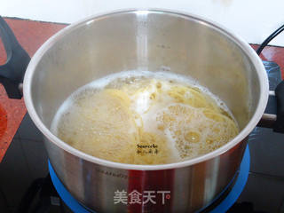 秋葵炒意面的做法步骤:2
