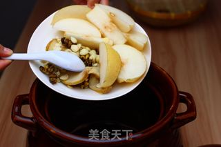广东益肺糖水-川贝石斛雪梨糖水的做法步骤:3