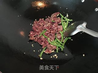 黑椒牛肉蝴蝶面的做法步骤：7