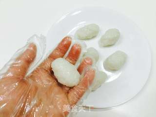 牛油果饭团的做法步骤:4