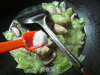香菇包心菜煮面结 的做法步骤：5