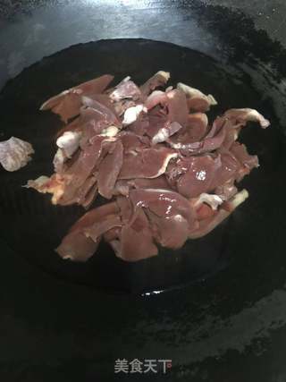 灯芯草麦冬猪心汤的做法步骤：2