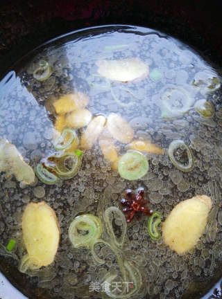 鱼汤炖豆腐的做法步骤:3