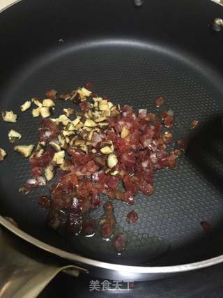 腊肠杂蔬焖饭的做法步骤:2