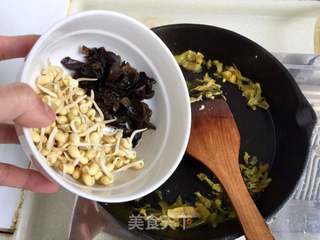 雪菜火腿蛋炒饭的做法步骤:6