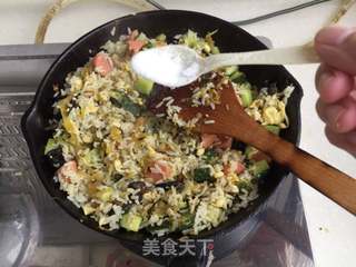 雪菜火腿蛋炒饭的做法步骤:11
