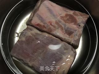 东坡肉的做法步骤：1