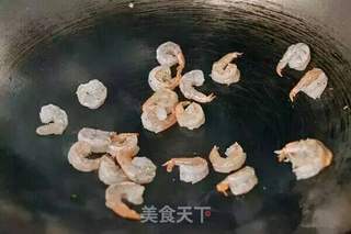 鲜虾蛋炒饭的做法步骤：2