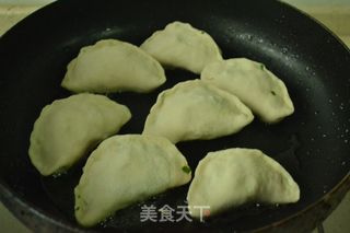 水煎饺的做法步骤：7