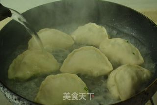 水煎饺的做法步骤：8
