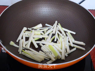 瘦肉炒茭白的做法步骤：3