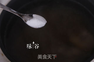 罗汉果百合煲猪骨的做法步骤:4