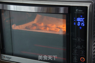 万圣节整蛊礼物---蜘蛛饼干的做法步骤:5