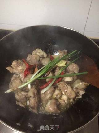鸡腿版小鸡炖蘑菇的做法步骤:3