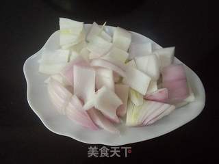 洋葱炒梭子蟹的做法步骤:2