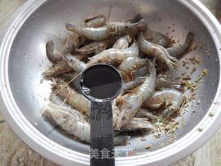 意大利香草炸虾的做法步骤:2