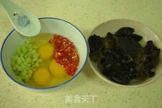 蛋饼烩粉条的做法步骤:3