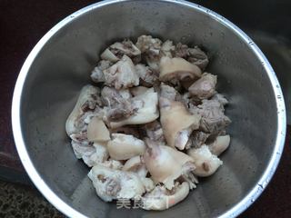 卤鹌鸽蛋猪蹄的做法步骤：2