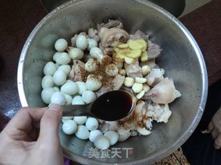 卤鹌鸽蛋猪蹄的做法步骤：5