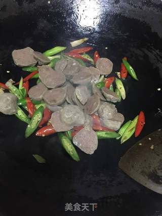 辣椒炒肉丸的做法步骤:4